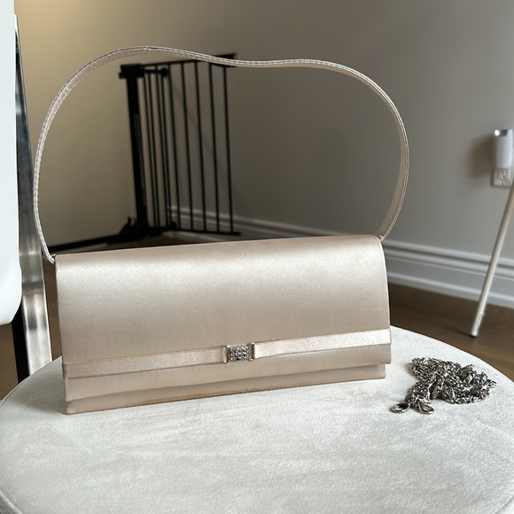 Gold/ cream satin clutch - Picture 4 of 5